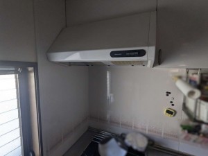 交換前の既存プロペラ式深型レンジフード