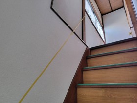 取り付け位置には段差もあり、しっかりとした固定が求められます