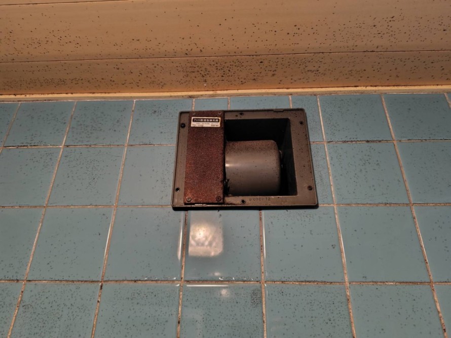 カバーを外すとこんな感じ