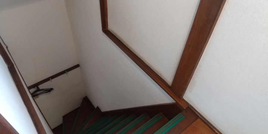階段は毎日の生活の中で必ず使う場所ですが、転倒・転落の危険も潜んでいます