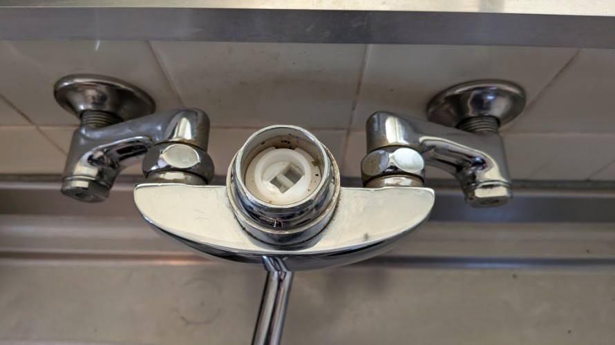 修理前のキッチン水栓