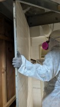 法令に基づくアスベスト対策を実施しながら解体工事を進行