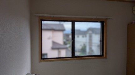 内窓の枠が納まりました