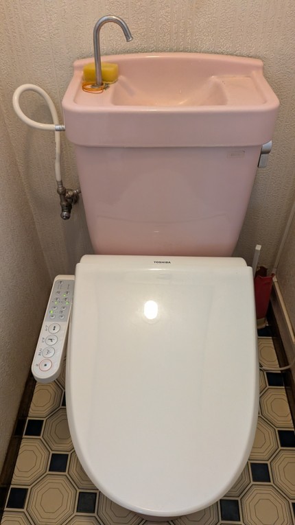 交換前のトイレの様子