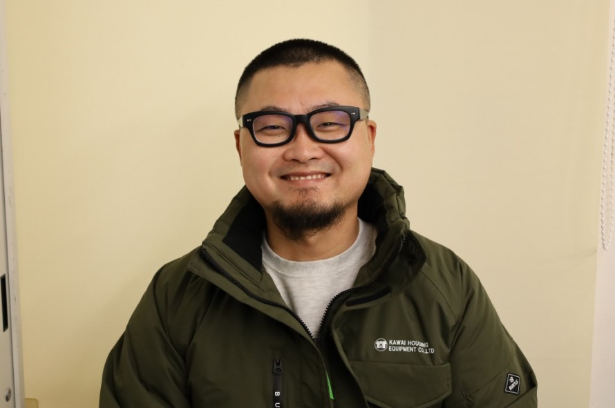 外壁チラシ用 社員写真(松本7) fdb4031cefa5d7a6a9f0e9b0fccacfd2